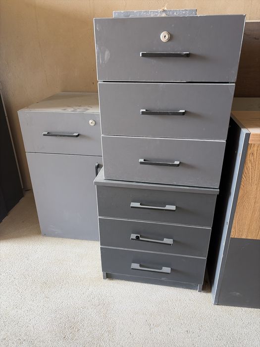 mebel ofis uchun resepsha ishlatil magan stolari ishlatilga