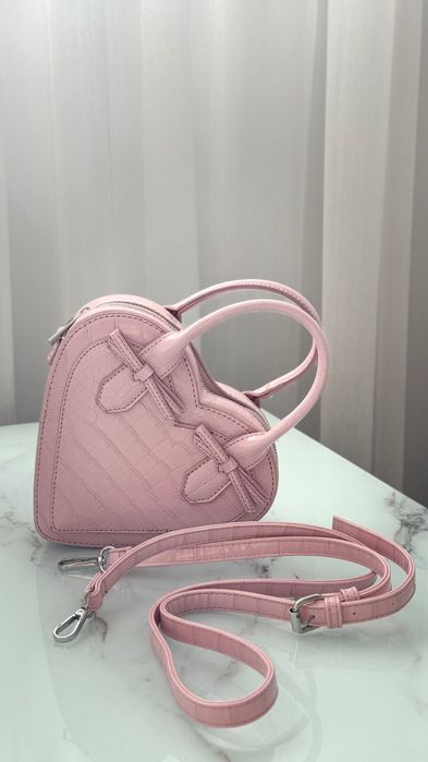 Bershka розова чанта сърце