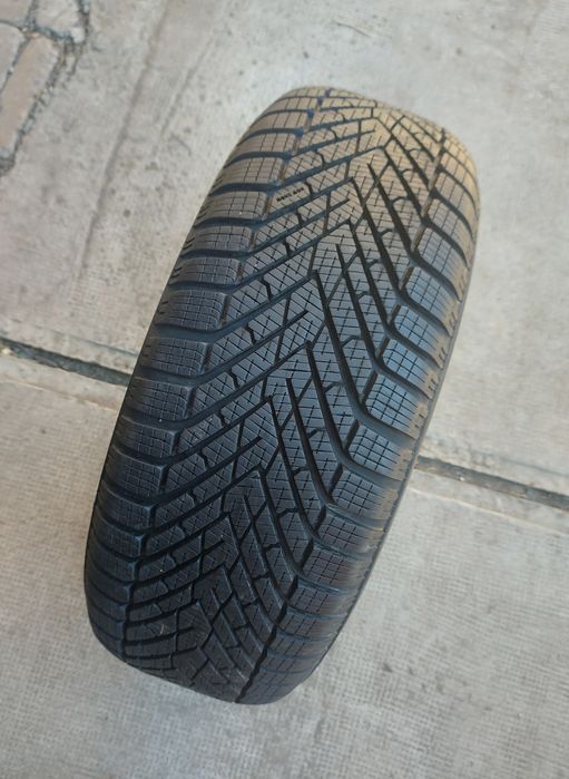 O bucată 205/55 R16 M+S iarnă - una Continental Pirelli