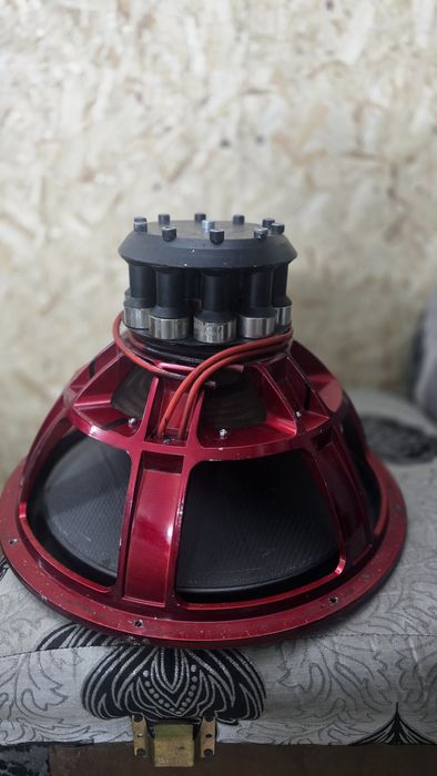 В продаже сабвуфер 18нео кастом