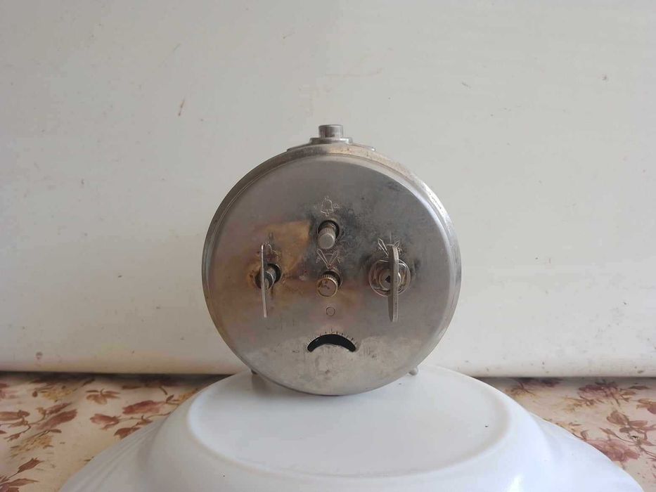 Ceas desteptator de masa - mecanic , vechi Jnsa .