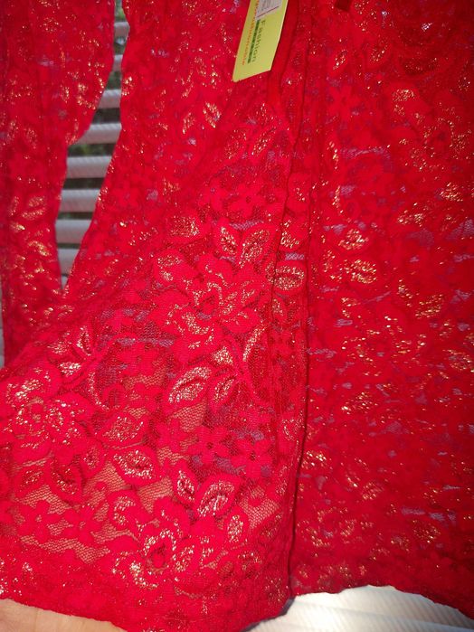 Bluza rosie din dantela noua