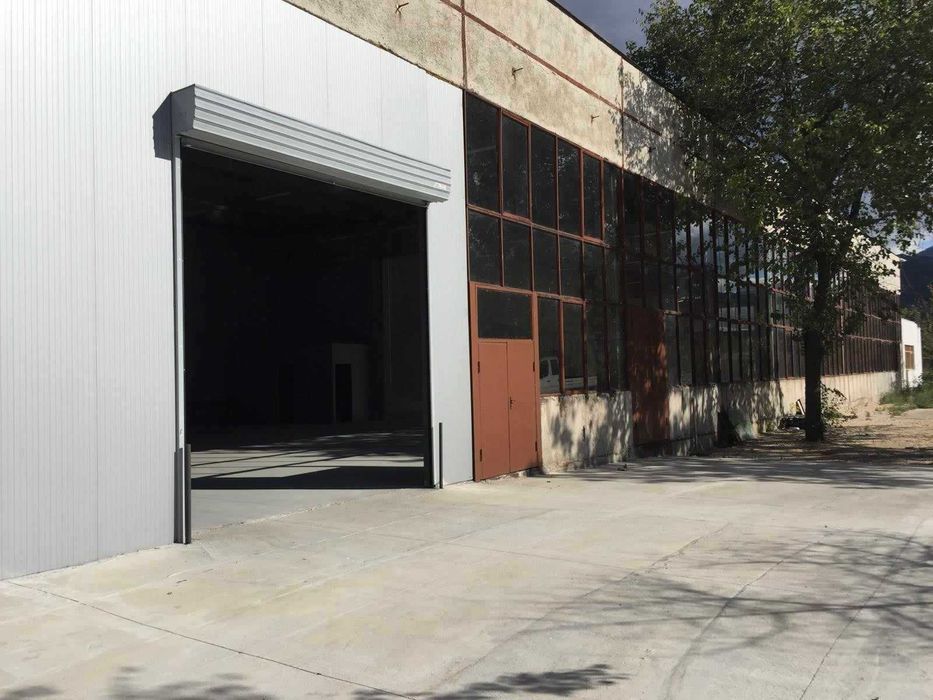 Дава се под наем Промишлена сграда в Асеновград - 2770 кв.м за 6648 € - Снимка #1