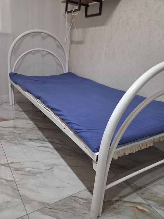 Продам кровать без матраца