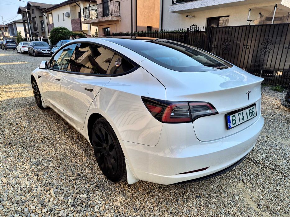 Vând Tesla model 3