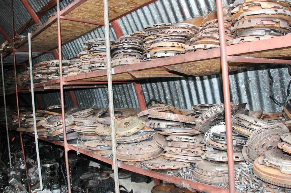 Демпфер, съединител и маховец за автомобили