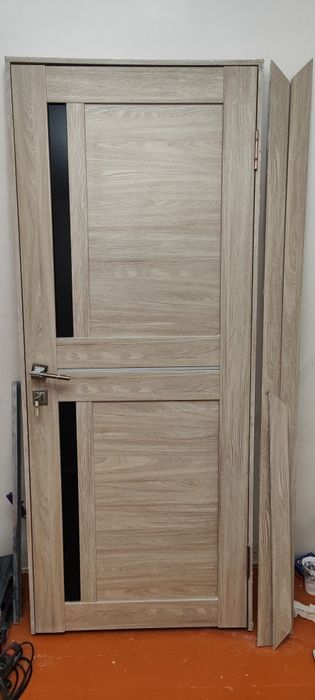 Продам межкомнатную дверь.
