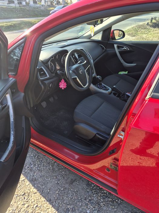 Opel astra J an 2012  motorină