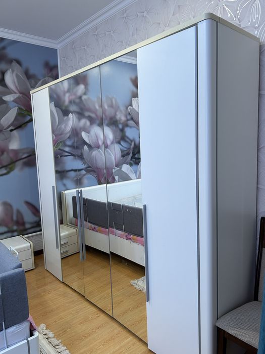 Продаю спальный гарнитур