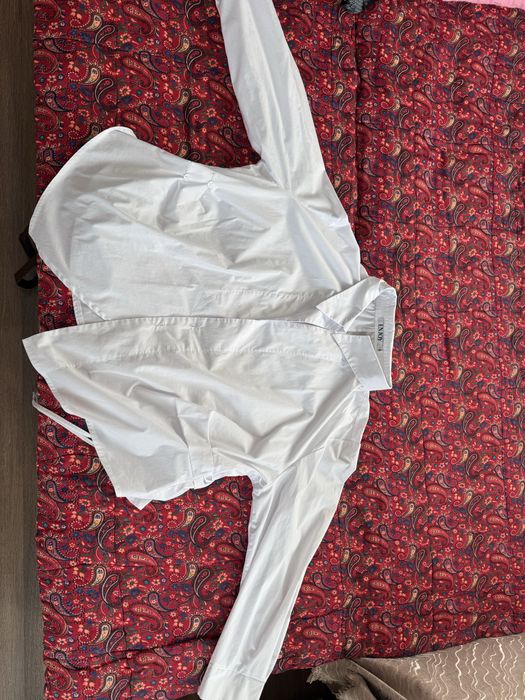 Белая рубашка приталенная
