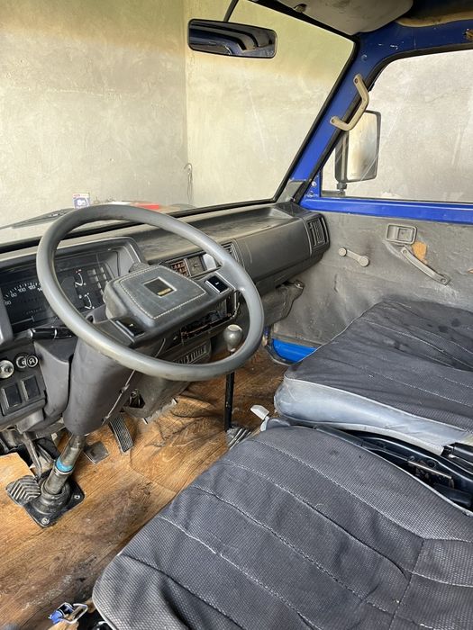 Автомобиль Мазда Е2200