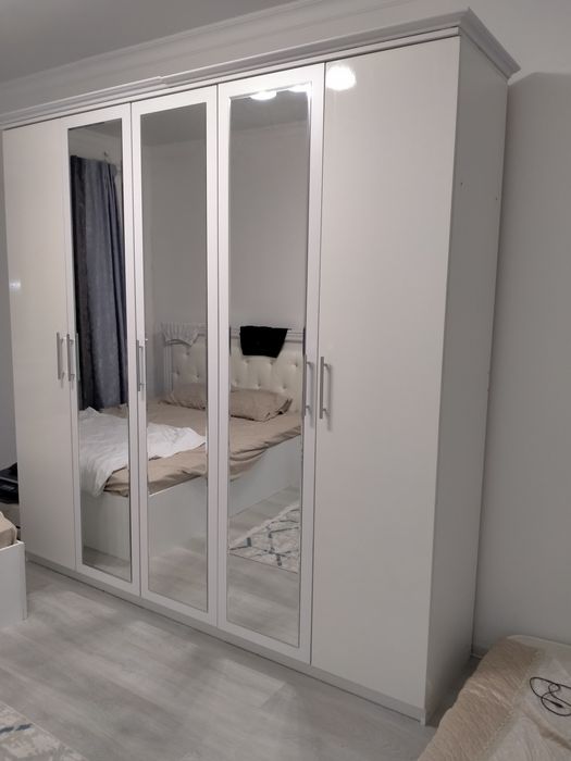 Продам шкаф белые