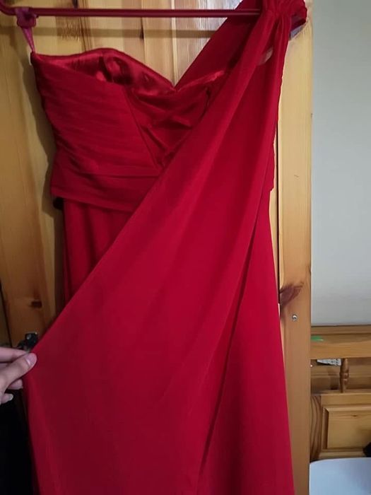 Официална червена рокля