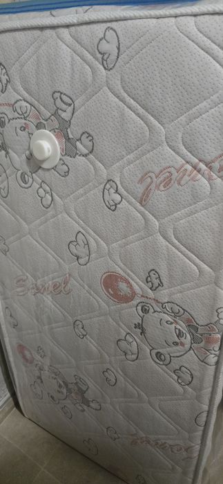 Продаваме нови бебешка кошара на 2 нива Lorelli  и детски матрак .