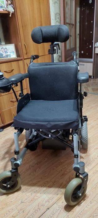 Электрическая инвалидная коляска