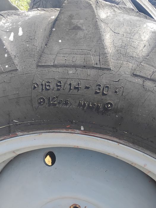 Roți de buldo excavator