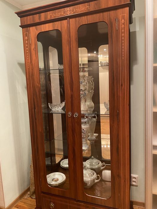 Продам шкаф стеклянный