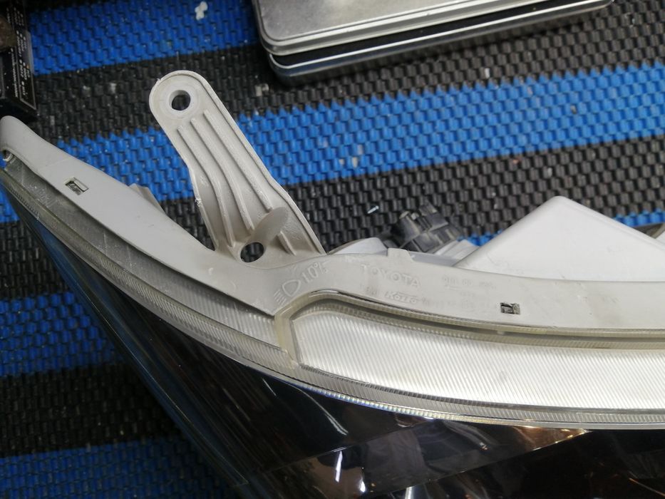 Фары тойота форанер