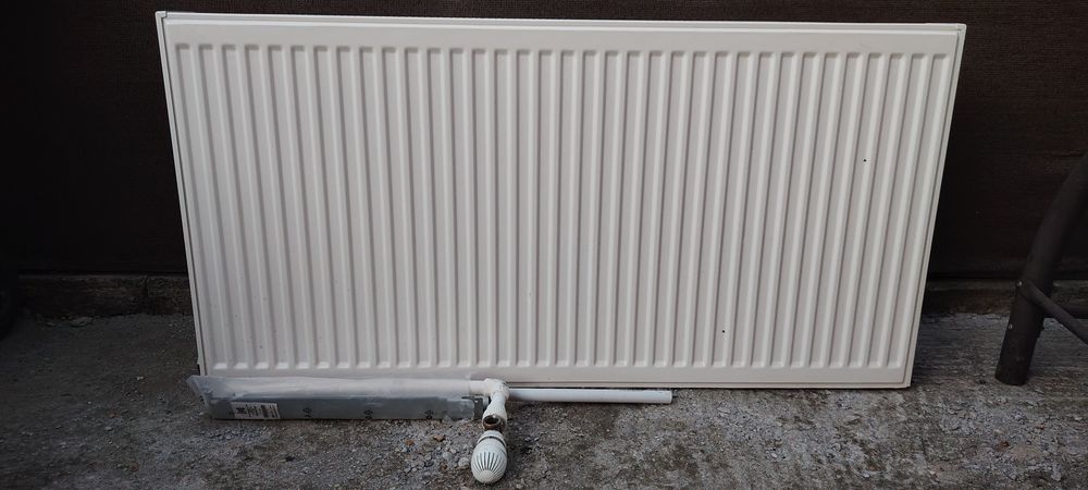 Radiator (calorifer) otel 900x1200 cu robinet termostatic și accesorii