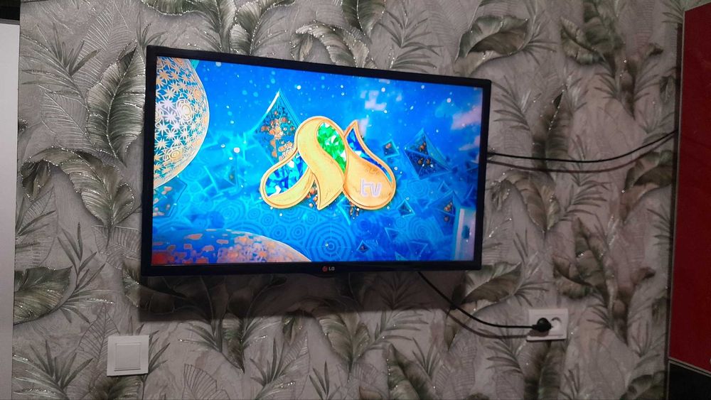 LG 32 телевизор...