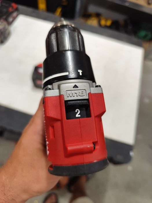 Топ модел безчетков винтоверт с удър Милуоки Milwaukee M18 BLPDRC + 4A