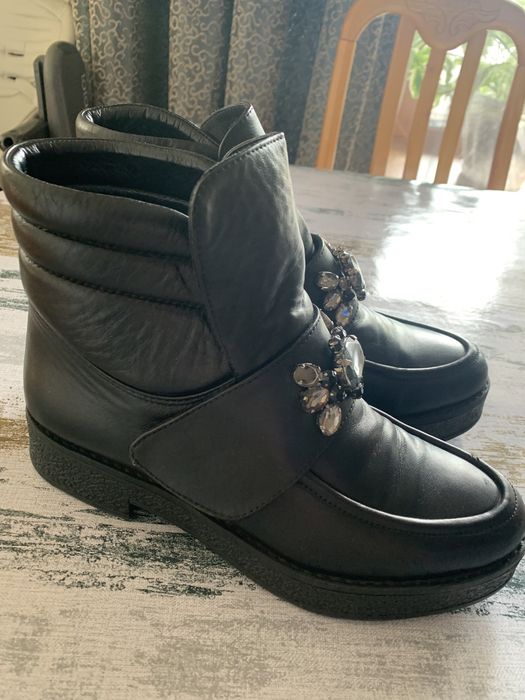 продам женские ботиночки