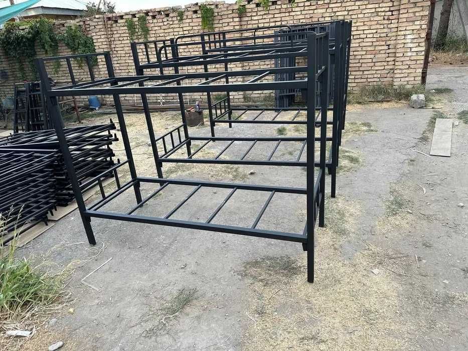 г.
Металлическая кровать двух ярусов.
7