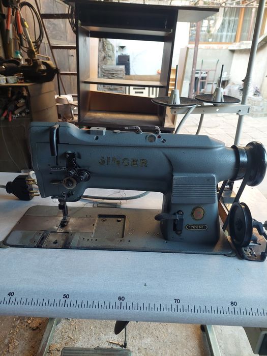 Професионална шивна машина SINGER
