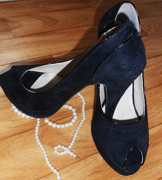 НОВИ! Дамски черни обувки с ток Мегияс