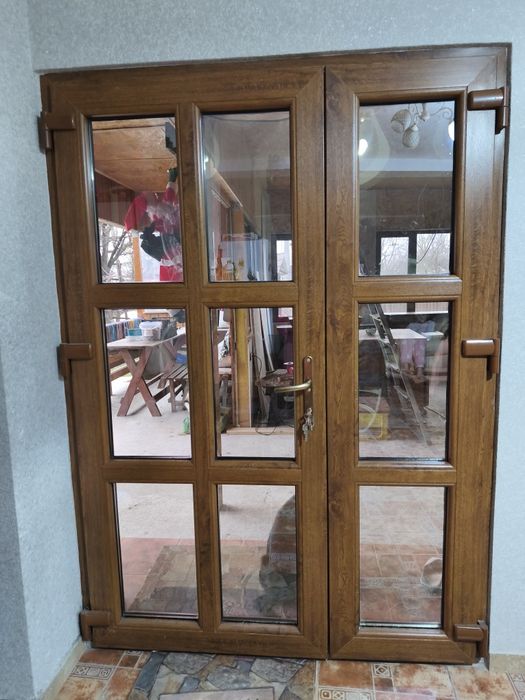 Ușa cu puiuț stejar auriu