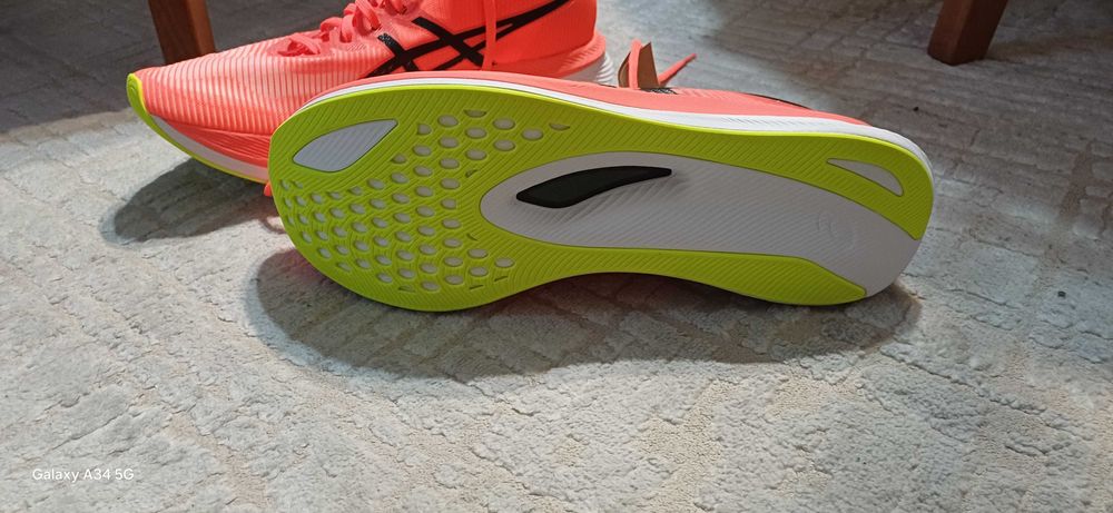 2 чифта нови маратонки