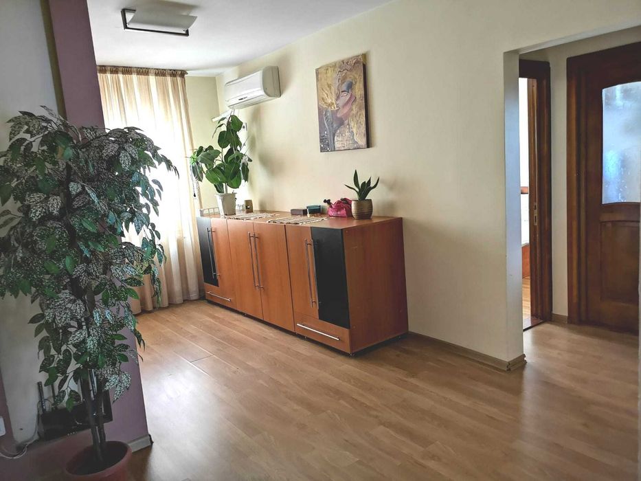 Vand apt 4 camere in Onesti