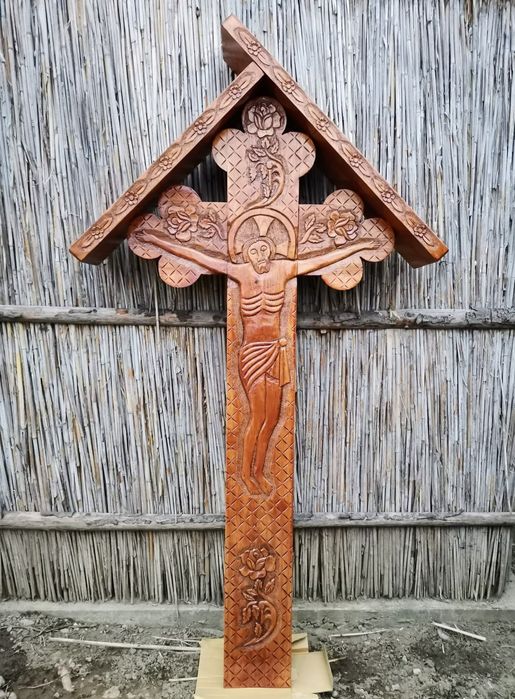 Troita și Cruce din Stejar Sculptat Manual