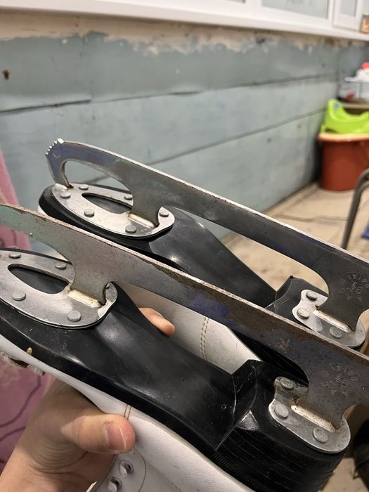 Коньки женские уу