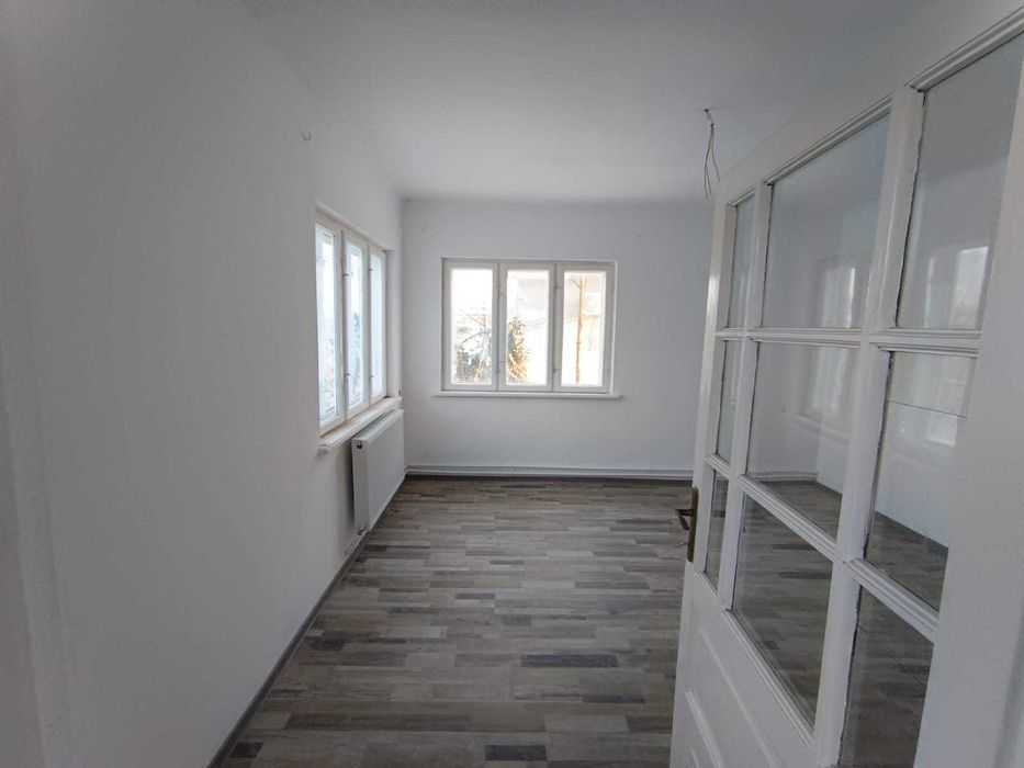 Vand teren si casa comuna Vidra