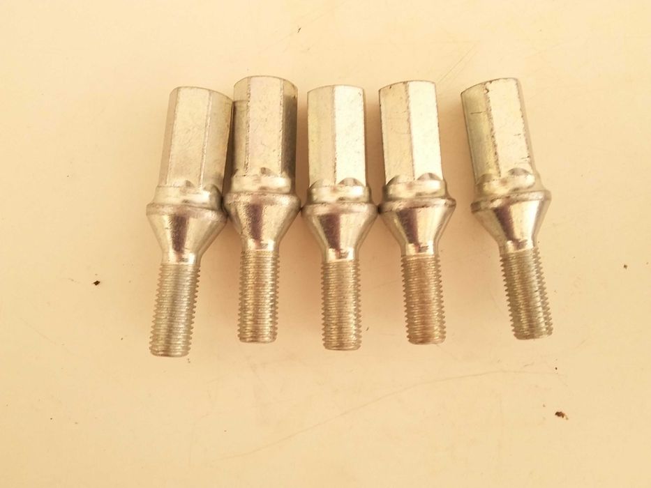 Болты  автомобильные