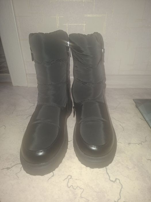 Продаётся женская обувь