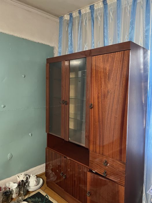 Продам Сервант в хорошем состоянии.