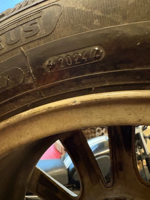 Оригинални джанти BMW със зимни гуми 225/55/17