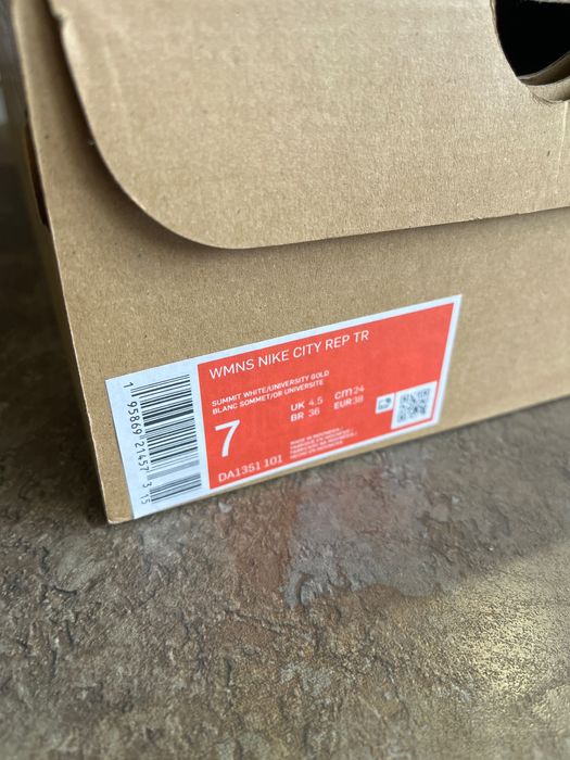 Nike бели маратонки дамски 38