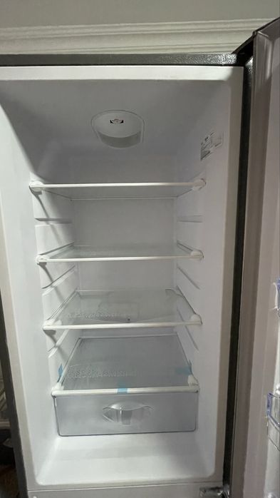 Продаю почти новый холодильник