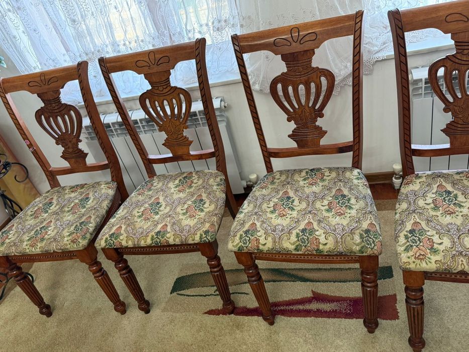 Гостиный стул шикарный