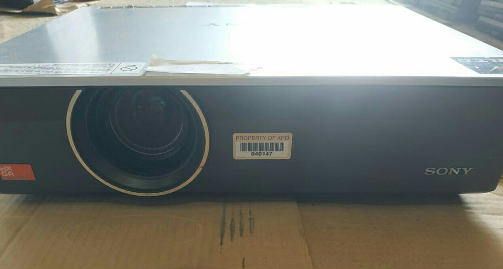 Проектор Sony LCD