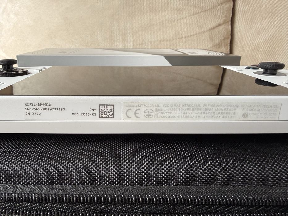 Asus ROG Ally RC71L Z1 Extreme 512GB – като нов, с калъф