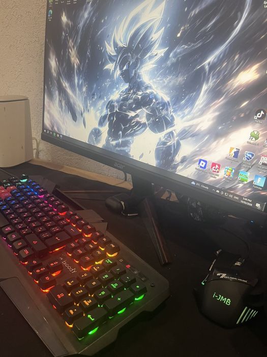 Геймърски компютър + монитор