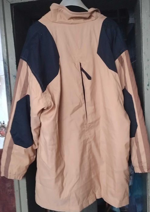 Четири мъжки парки, в много добро състояние.