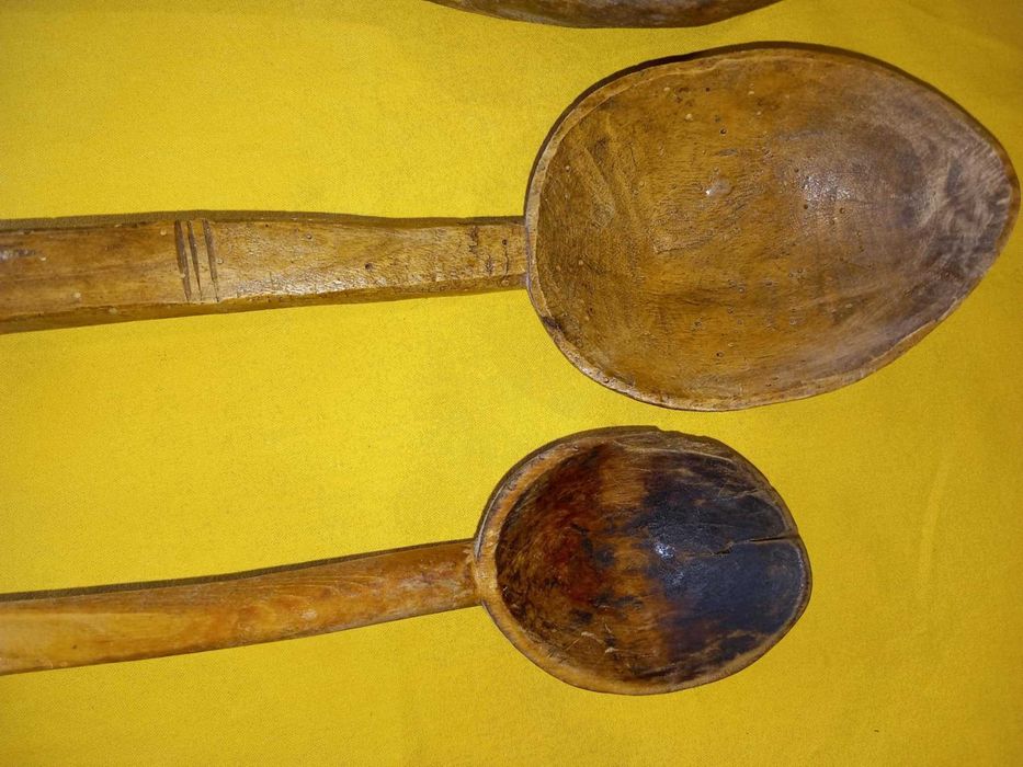 Стари големи дървени лъжици