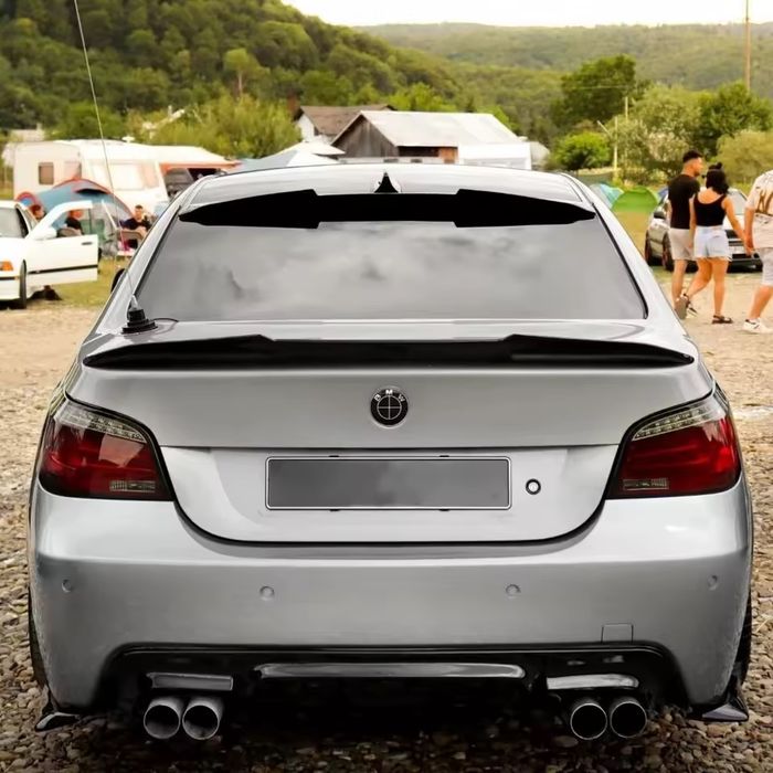 Eleron pleoapa Luneta BMW E60 M4 style