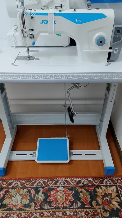 Швейная машина Jack f4