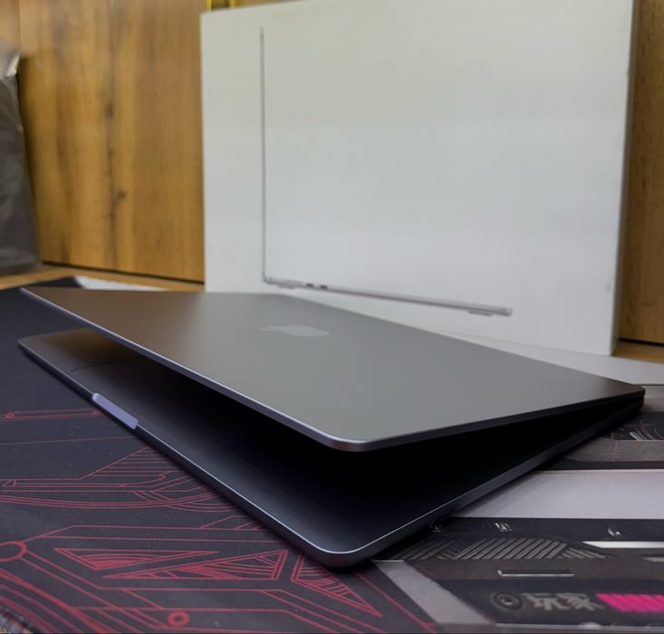 Macbook Air M2 15inch 8/512GB 2 цикл почти новый